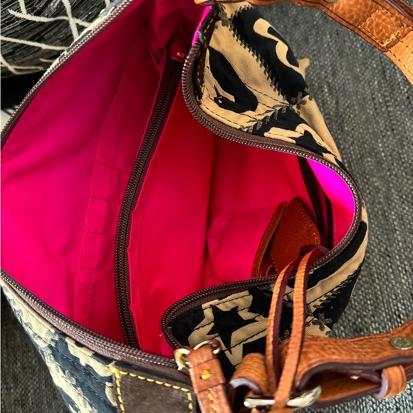 Dooney and Bourke Large Erica tote. New without tags. - Picture 3 of 4